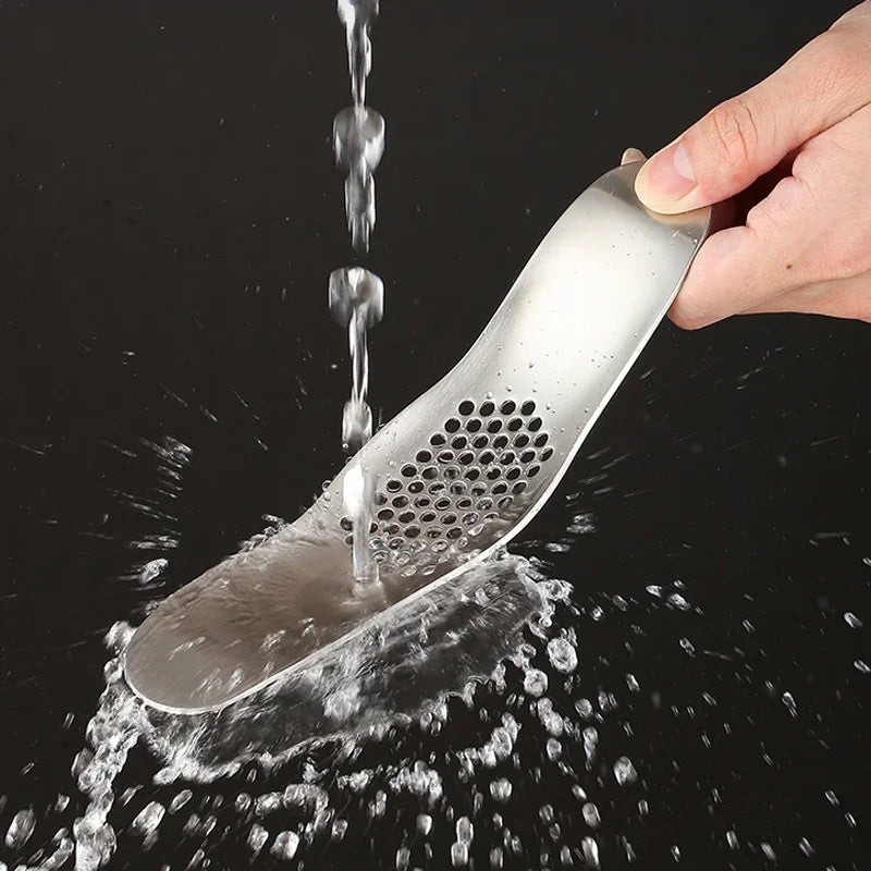 Stainless Steel Rocker Garlic Press, Manual Garlic Crusher and Mincer, 18.5 cm Kitchen Tool for Cooking and BBQ - product view 6