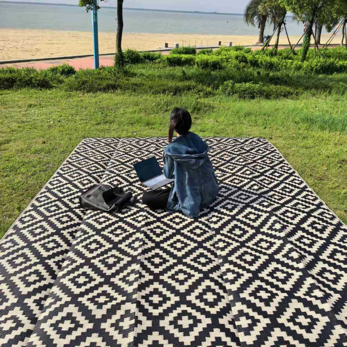 outdoor rug - product view 3