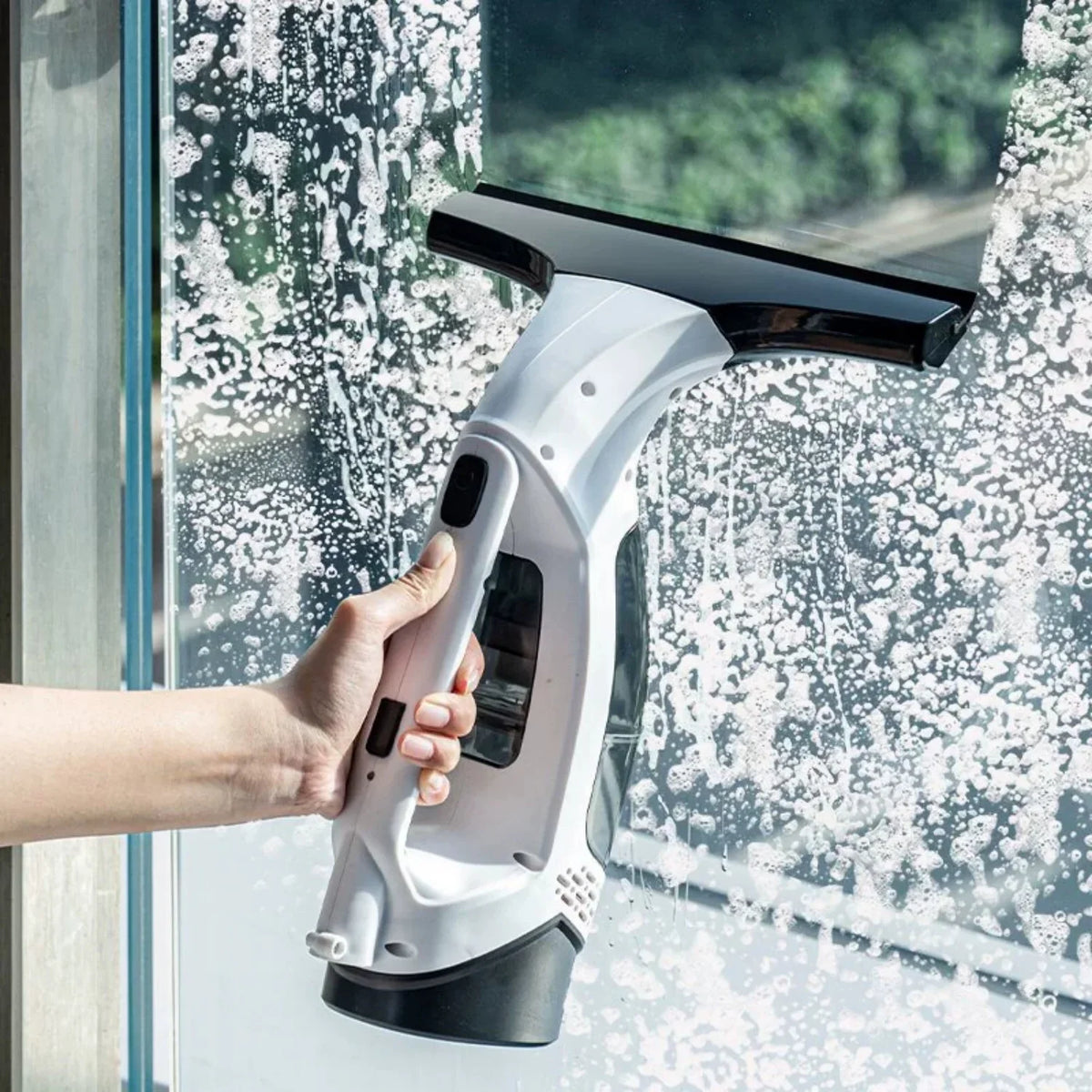 Cordless Window Vacuum with Rechargeable Spray Cleaning Set, 200 ml Tank and Squeegee Blade for Glass, Mirrors, Showers and Tiles - product view 2