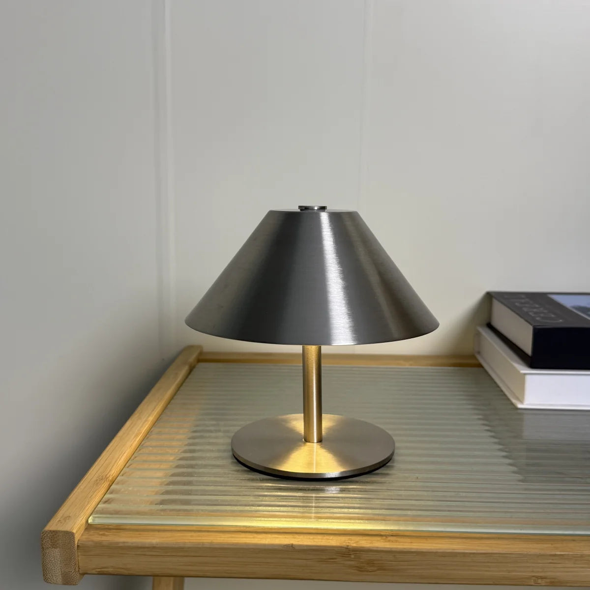 rechargeable table lamp - product view 3