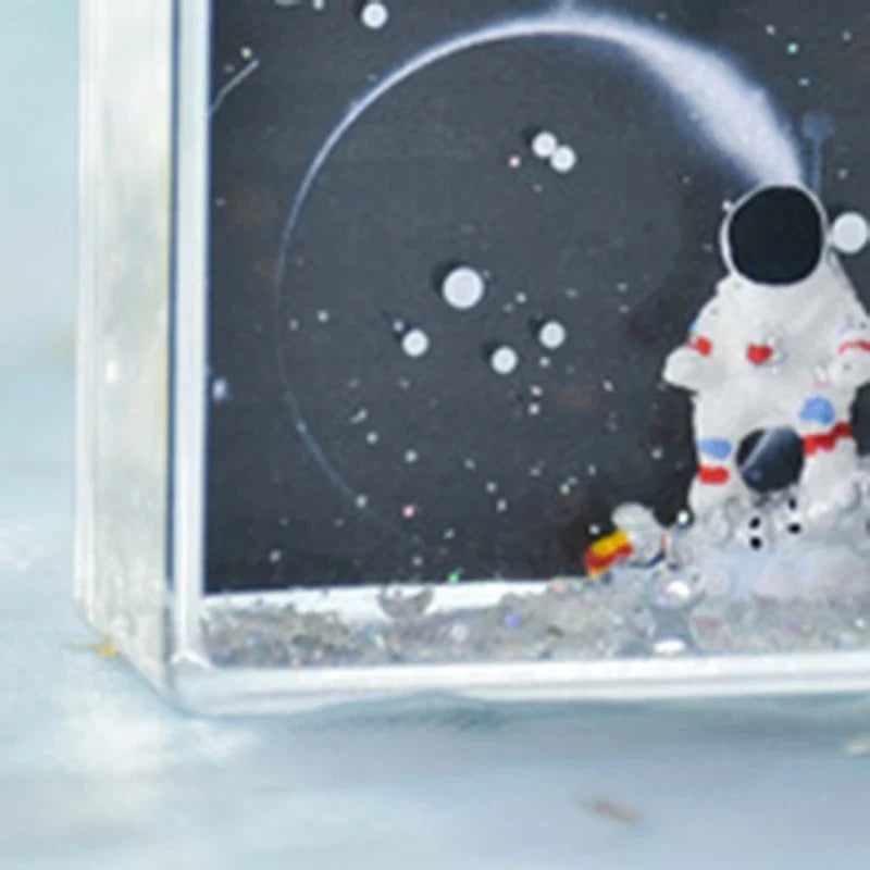Astronaut Floating Photo Frame, Acrylic Snow Globe Display for 10.2 x 15.2 cm Pictures, Horizontal or Vertical Desktop Decor - product view 4